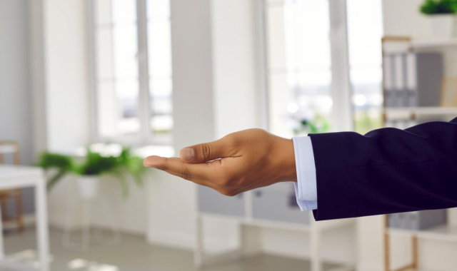 客服培训礼仪操:（客服基本礼仪培训）