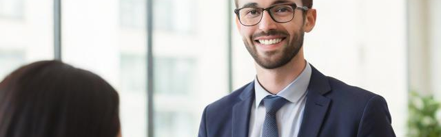 留学机构顾问面试技巧:（留学顾问面试自我介绍）