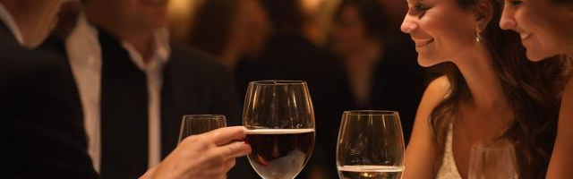 初次见面敬酒说什么好:（第一次饭桌上的见面语）