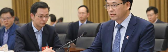 接领导电话礼仪:（接领导电话怎么开头）