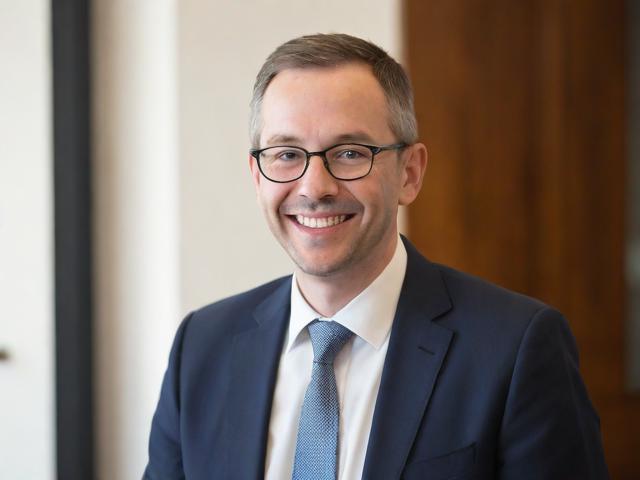 与人初次见面说什么:（与人初次见面说什么祝福语）